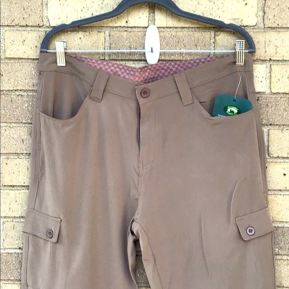 Woman’s STILLWATER Supply Co Capris - Picture 2 of 7